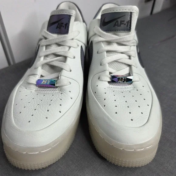 Nike Air Force 1 Women's White Iridescent Swoosh Sneakers Size 7 US - Picture 10 of 10